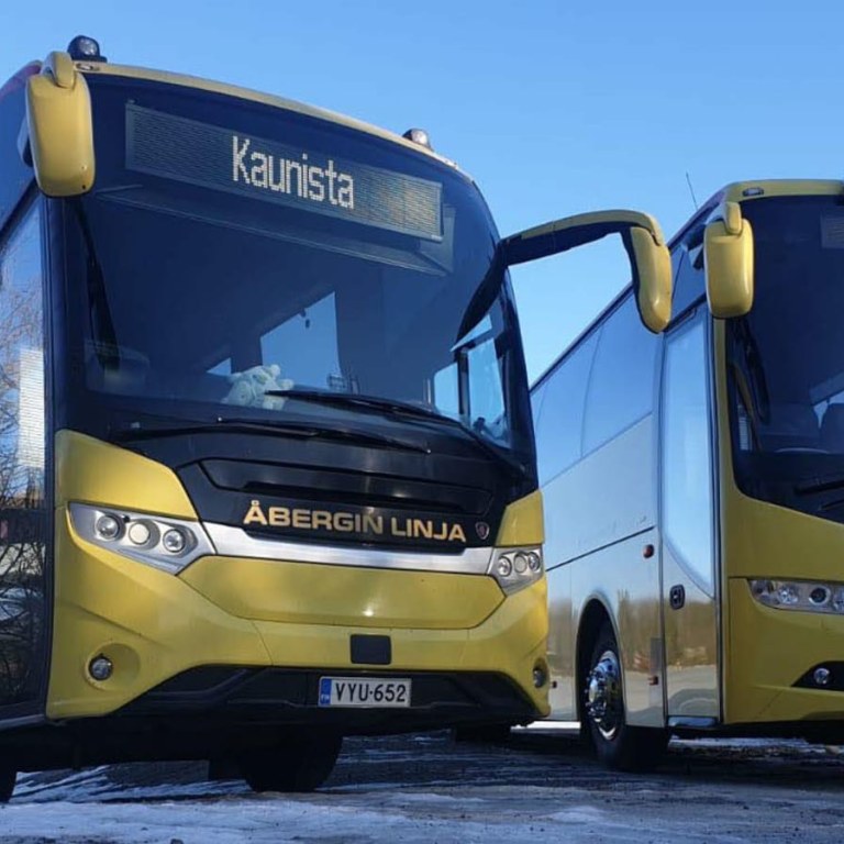 Kaksi bussi - two buses
