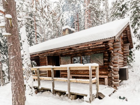 The wilderness cabin Oravankolo in winter