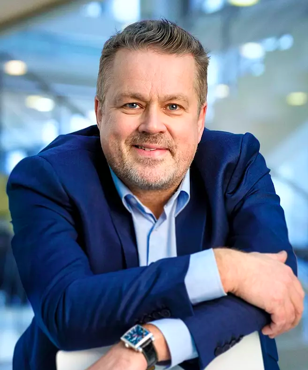 Image of Pekka Sivonen in a royal blue sports coat and light blue shirt